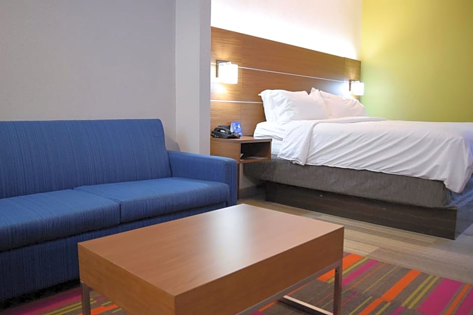 Holiday Inn Express Hotel & Suites Batesville