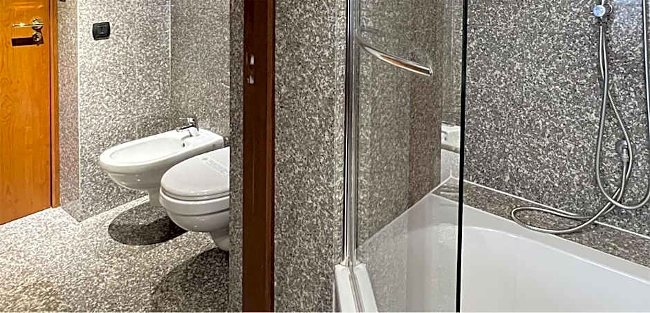 Goldstar Resort & Suites