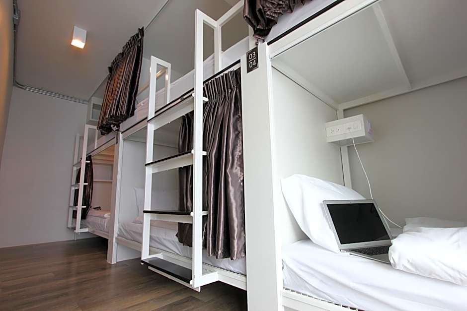 Bed in 6-Bed Mixed Dormitory Room — 17 fotoğraftan 1. fotoğraf