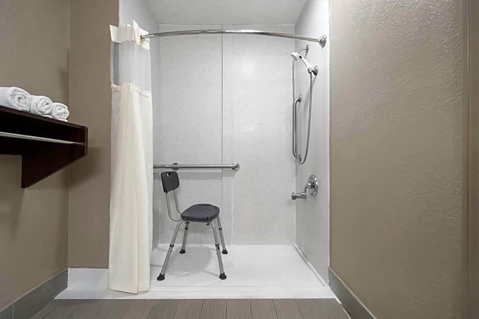 Super 8 by Wyndham Helen