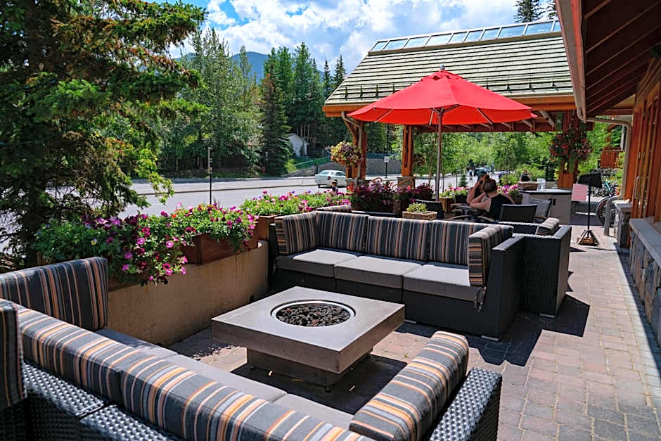 Fox Hotel And Suites