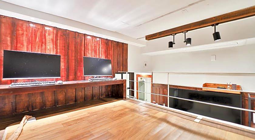 February Boutique Hotel Hwanggeum