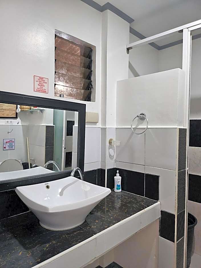 L & M Hearthstones Lodge