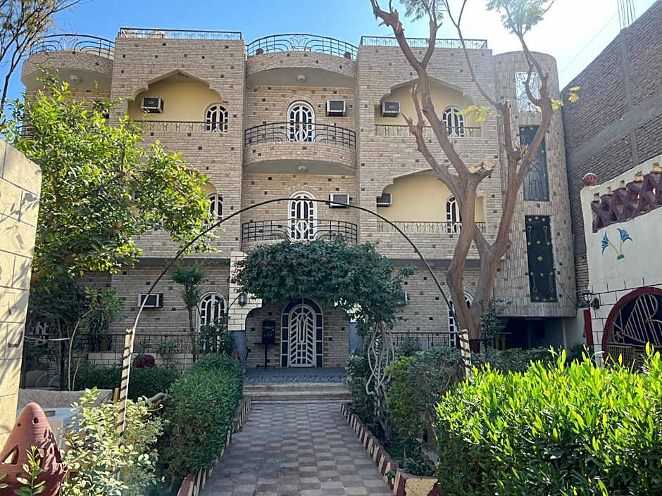 Elphardous Hotel