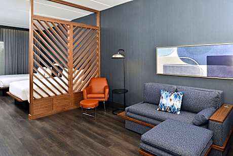 Suite, 2 Queen, Sofa bed