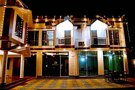 Hotel Aayes & Resort