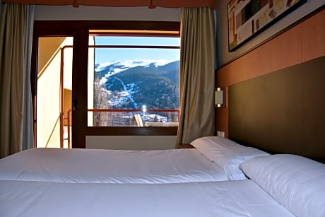 TRIPLE ROOM (2 ADULTS + 1 CHILD)