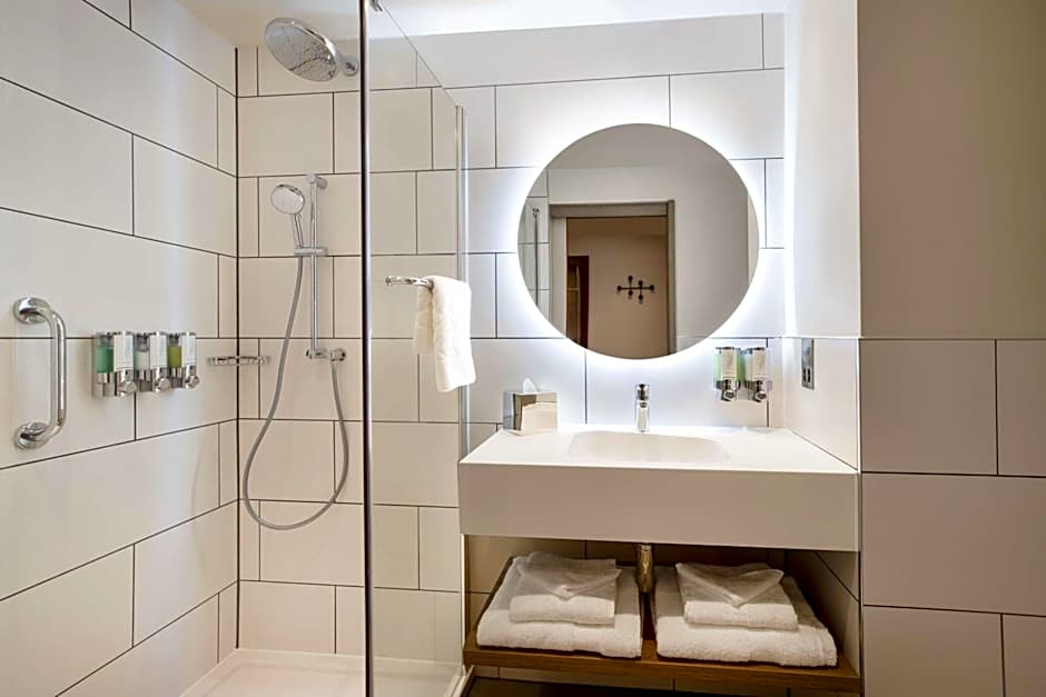 Hampton by Hilton Bath City