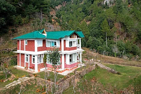Hollyhock Cottage by VEO - Part of StayVista