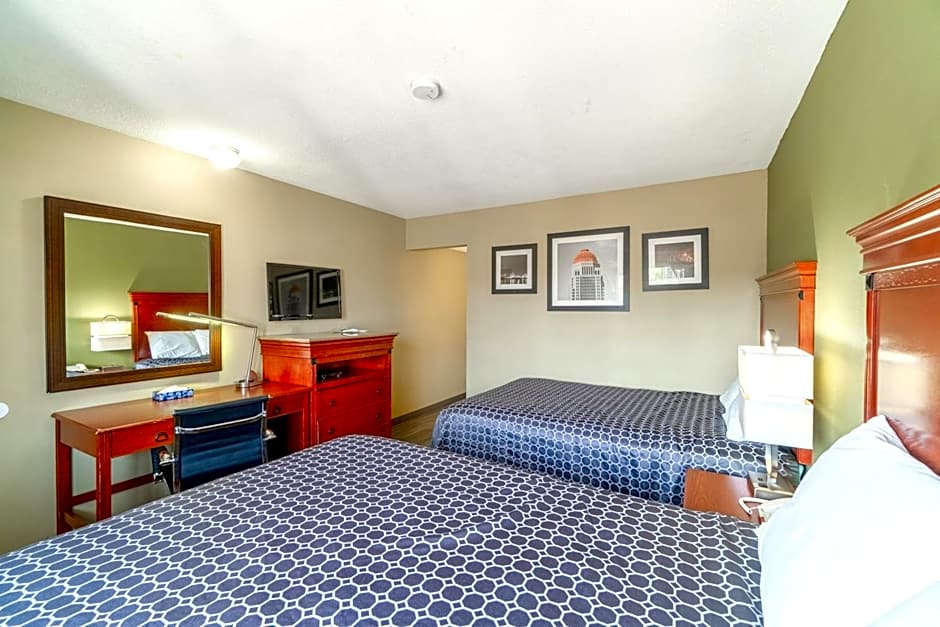 Deluxe Inn & Suites By OYO Miami OK
