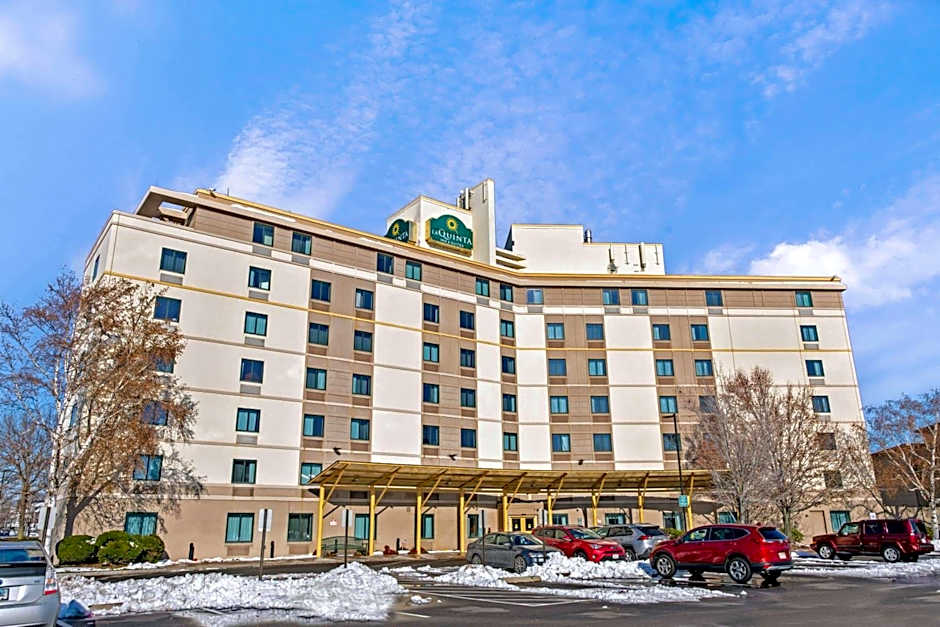 La Quinta Inn & Suites by Wyndham Boston Somerville