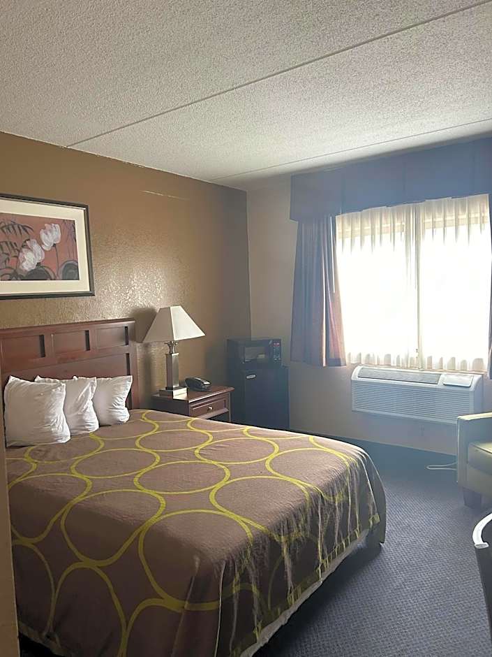 Super 8 by Wyndham Manchester Airport