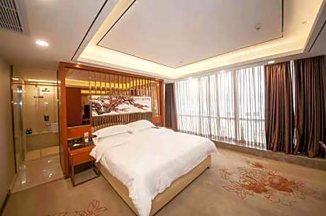 Deluxe Suite with Spa Bath