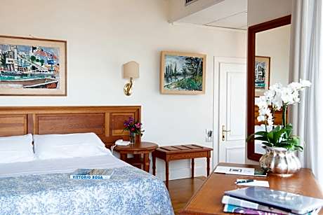 Double or twin Room with Lake View