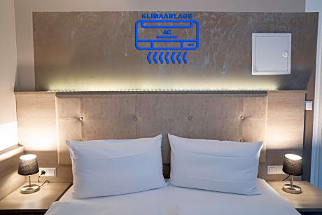 Alpha & Omega Hotel