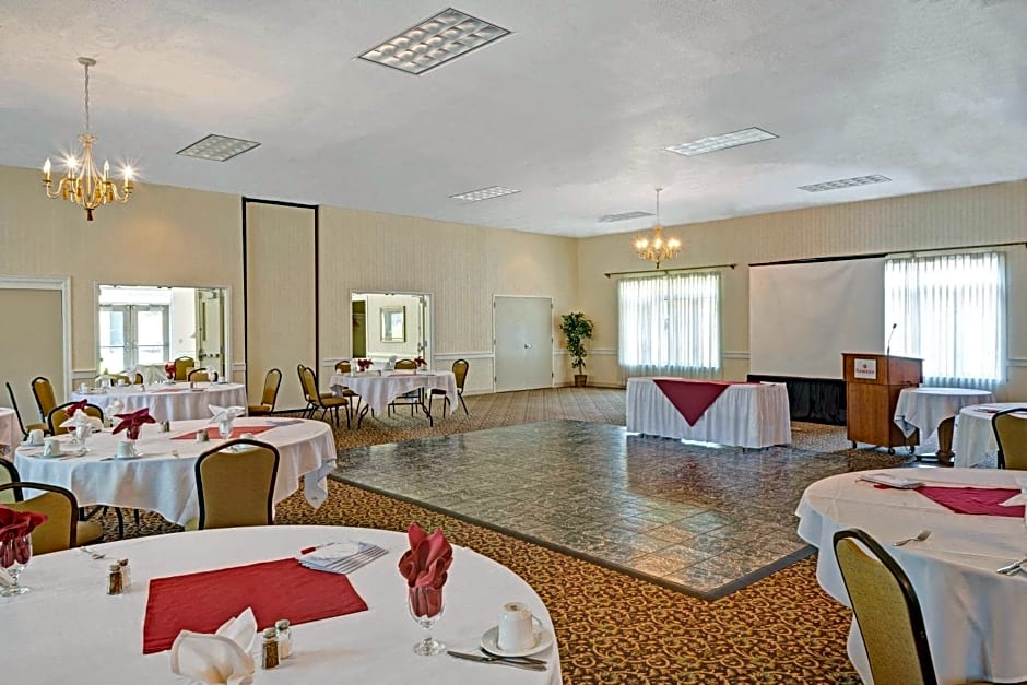 Ramada by Wyndham Saco/Old Orchard Beach Area