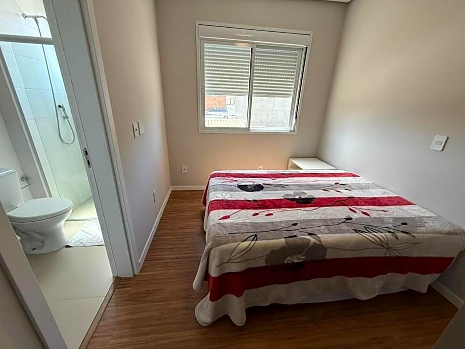 Cód 175 - Apartamento com 2 suítes 400m da Praia de Palmas