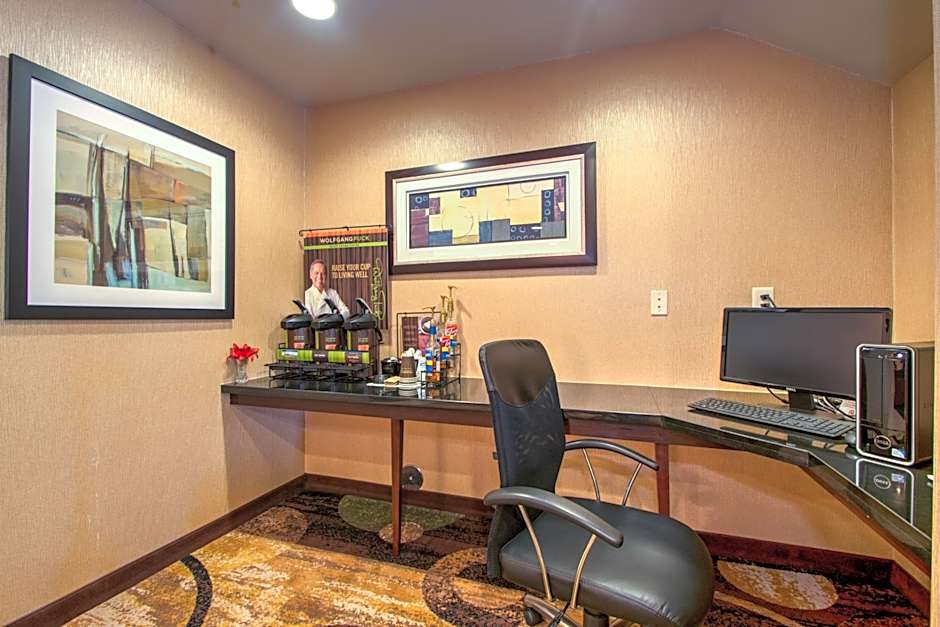 Cobblestone Inn & Suites - Holyoke