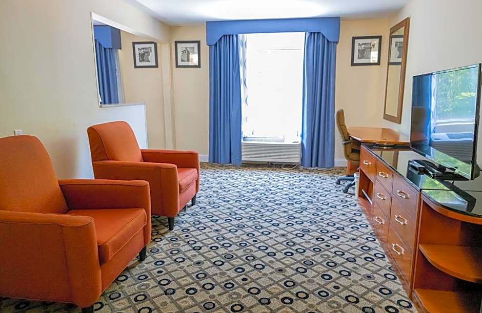 Baymont by Wyndham College Park Atlanta Airport South