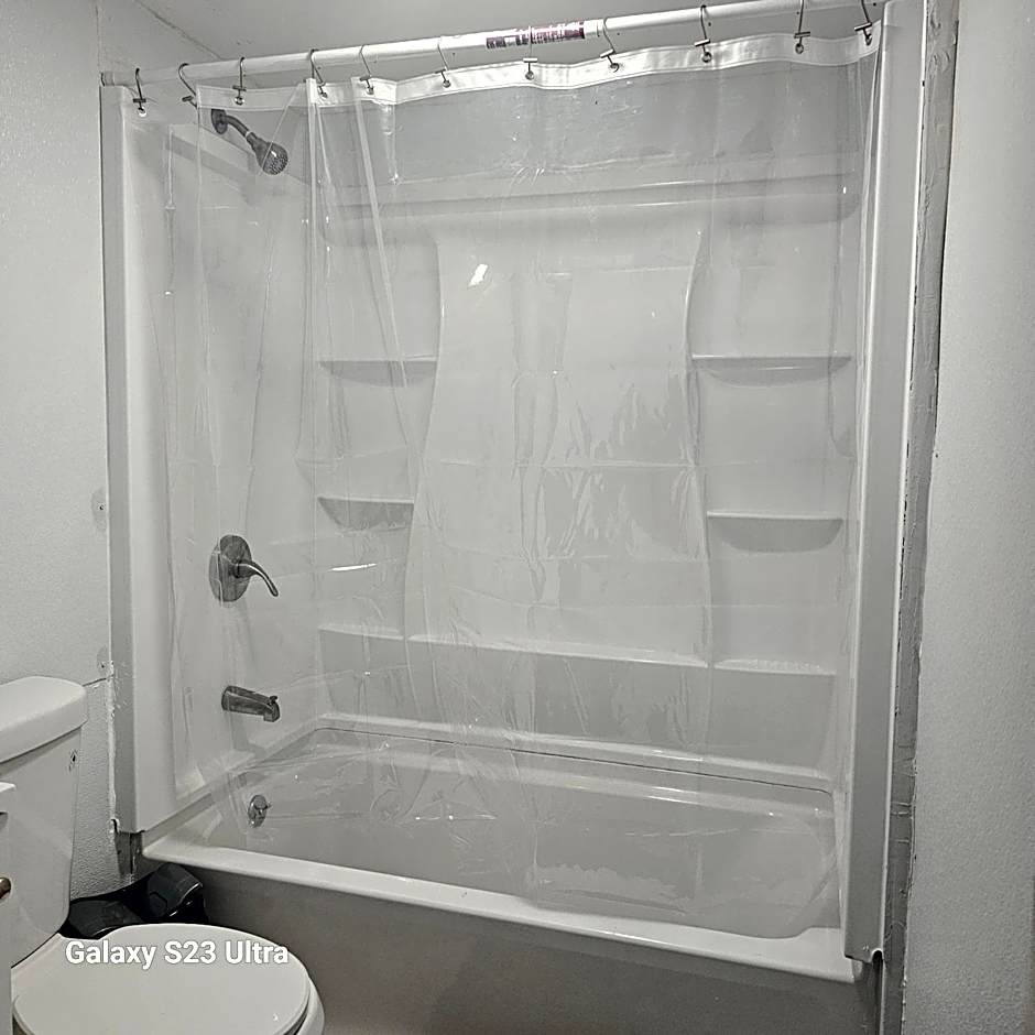 Divine Villa Guest House Harper Ave EWR AIRPORT PENN STATION NY NJ