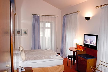 Standard Double Room with Two Single Beds