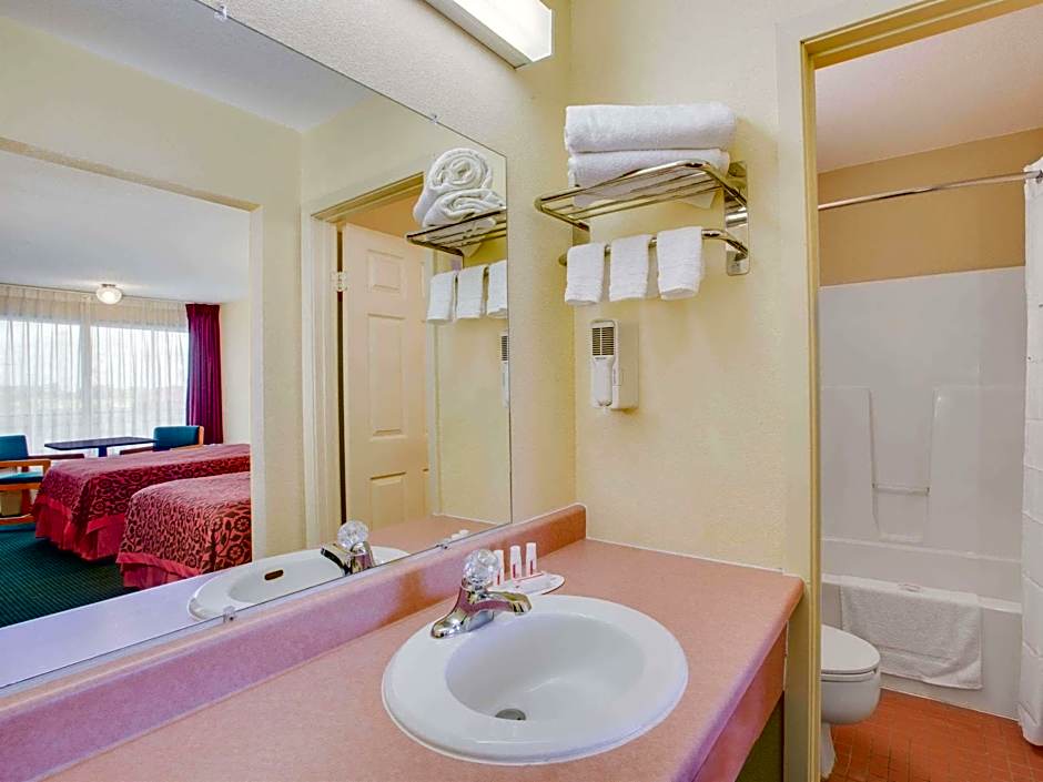 Days Inn by Wyndham Newport