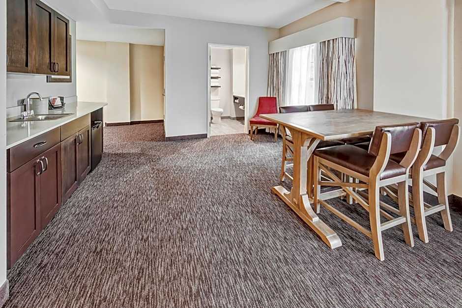 Black Fox Lodge Pigeon Forge, Tapestry Collection by Hilton