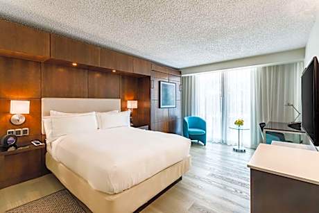 Queen Room with Extra Double Bed, Balcony and Garden View