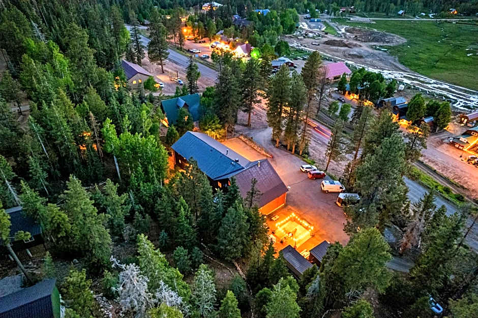 Duck Creek Village Inn