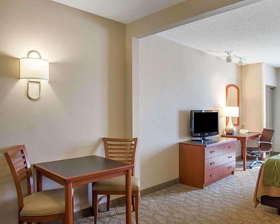 Comfort Inn & Suites West Chester - North Cincinnati