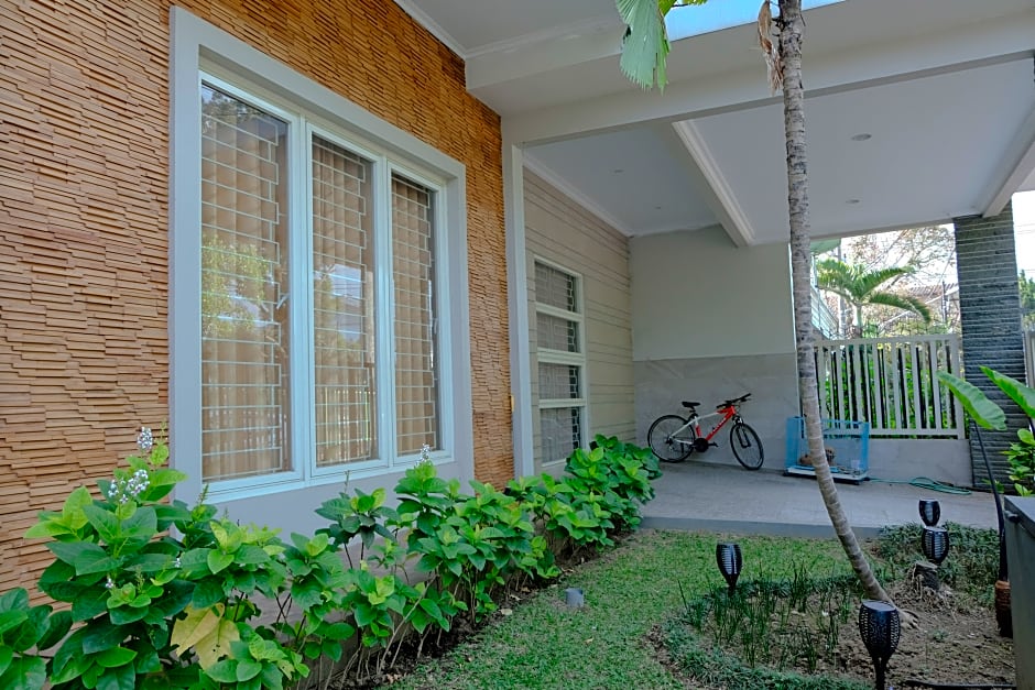 OYO 1023 Junggo Tentrem