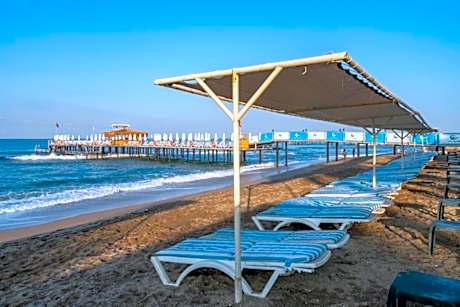 Palmeras Beach Hotel