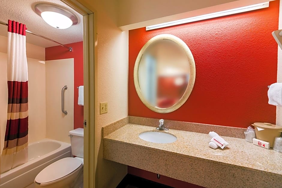 Red Roof Inn St Clairsville - Wheeling West