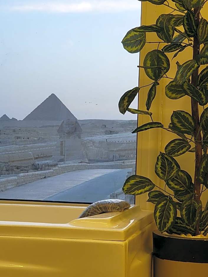 The Gate Hotel Front Pyramids & Sphinx View