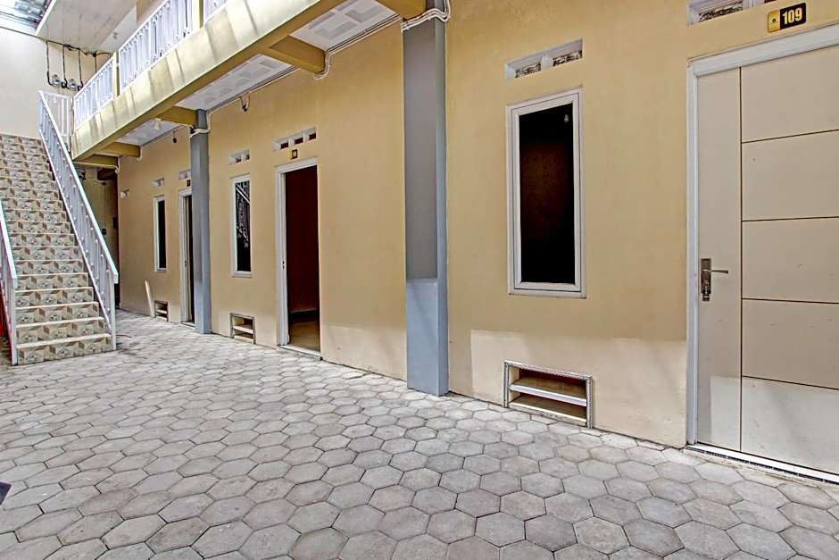 OYO Life 93034 Ayri Home