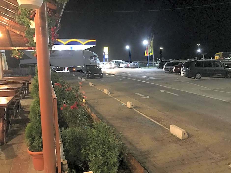 KM 80 Restaurant & Hotel