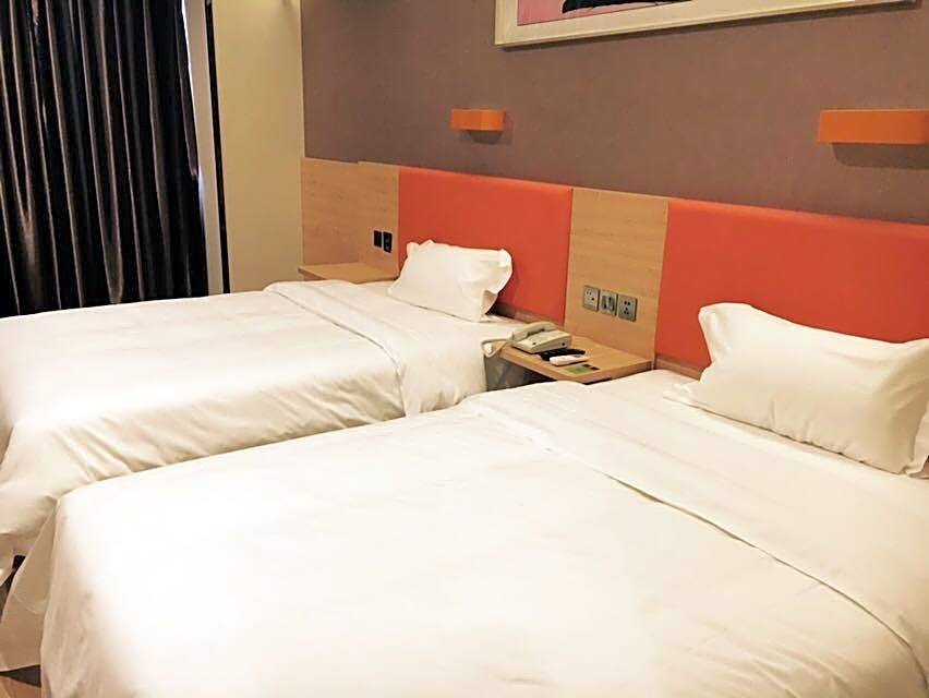 7Day Premium Chengdu Railway East Station Capitaland Square Branch – Chengdu, IL