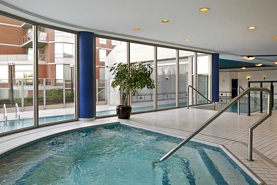 Coast Victoria Hotel & Marina by APA