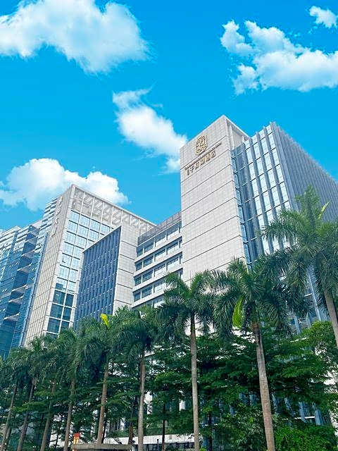 The Thousand Lantern Lake Hotel