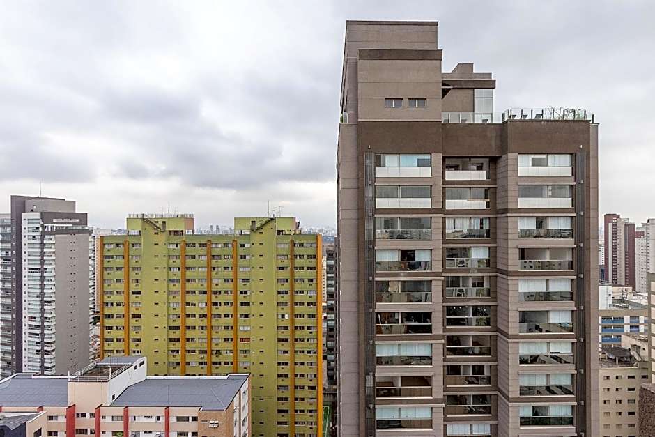 Handy Paraíso condomínio com piscina ao lado do Ibirapuera
