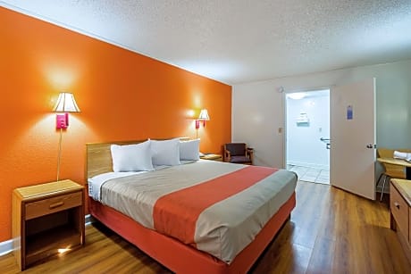King Room with Roll-in Shower - Disability Access - Non-Smoking