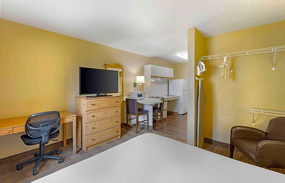 Studio 6 Extended Stay Chicago Vernon Hills Lincolnshire IL