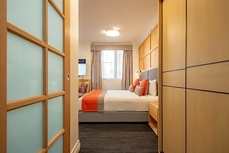 Premium Queen Room with Kitchen