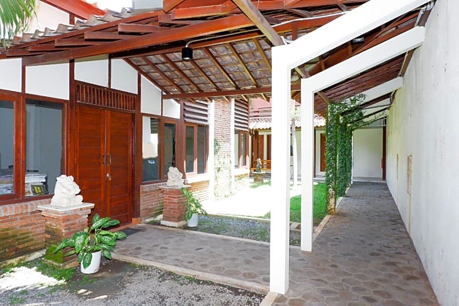 OYO 422 Achterhuis Residence