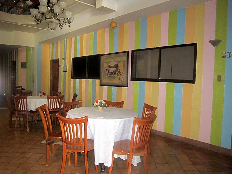 Plaza Maria Luisa Suites Inn