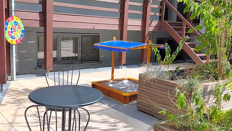 Urban Yard Hotel