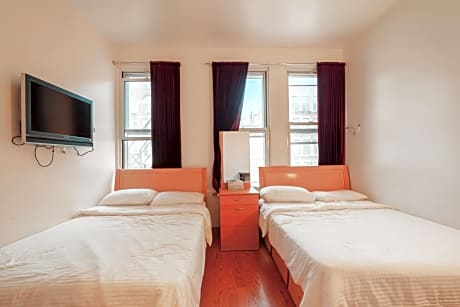 Deluxe Quadruple Room with Private Bathroom