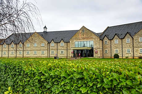 Best Western Plus Pastures Hotel