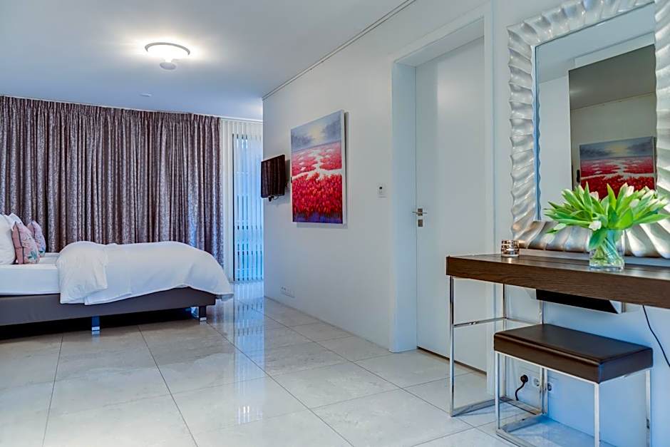 Black Pearl Apartment Hotel