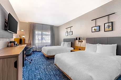 Quadruple Room with Two Queen Beds and Tub - Disability Access/Non Smoking